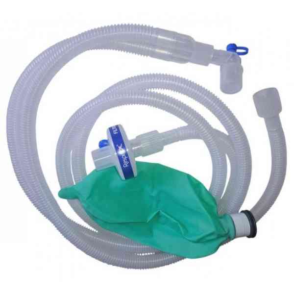 Circuito corrugado de anestesia pediátrico de 1.5m, con conector, filtro HMEF y bolsa reservorio de 1 litro.